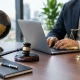 Guia de marketing jurídico global para advogados